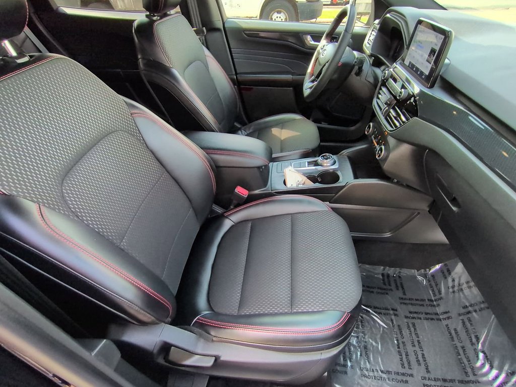2025 Ford Escape ST-Line Select - Photo 23