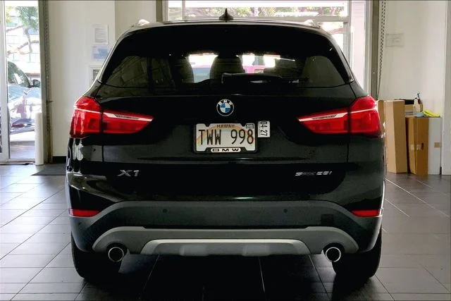 Used 2019 Jet Black BMW sDrive28i image 4