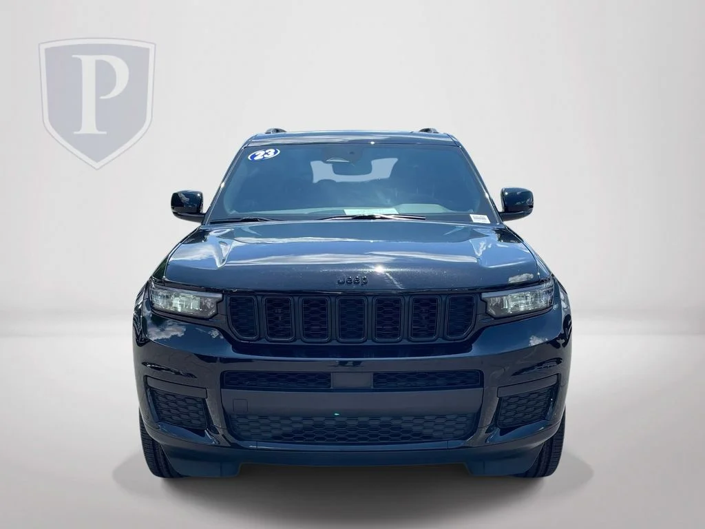 Used 2023 Black Jeep Altitude image 3