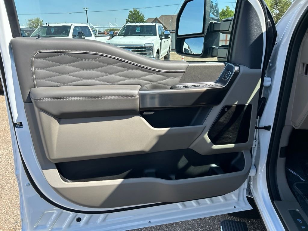New 2026 Star White Metallic Tri-Coat Ford Platinum image 13
