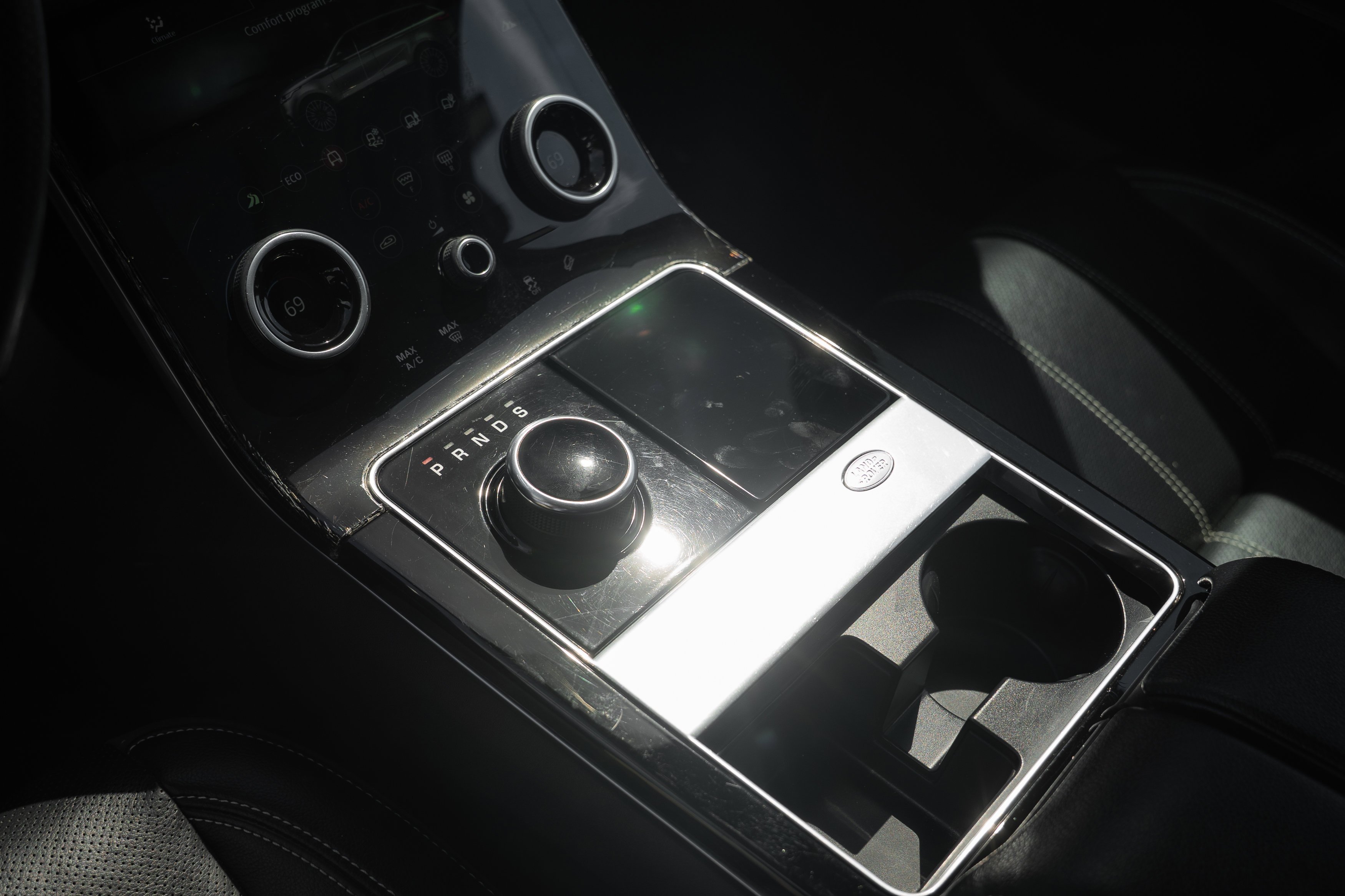 Used 2020 Santorini Black Metallic Land Rover S image 18