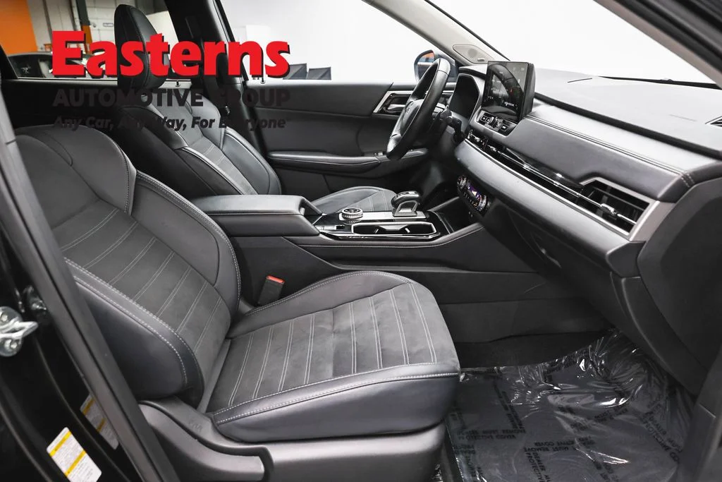 Used 2025 Black Mitsubishi SE image 24