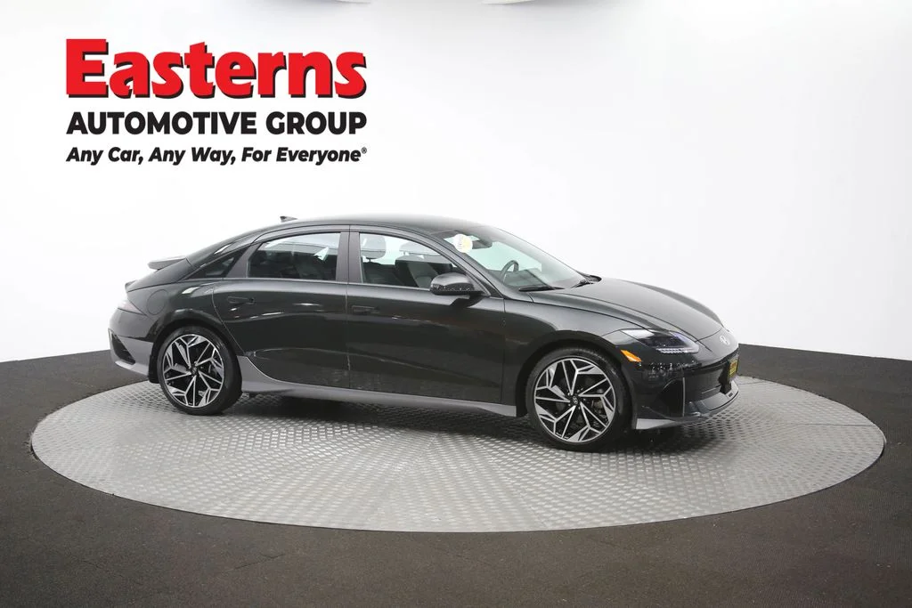Used 2023 Green Hyundai SEL image 47