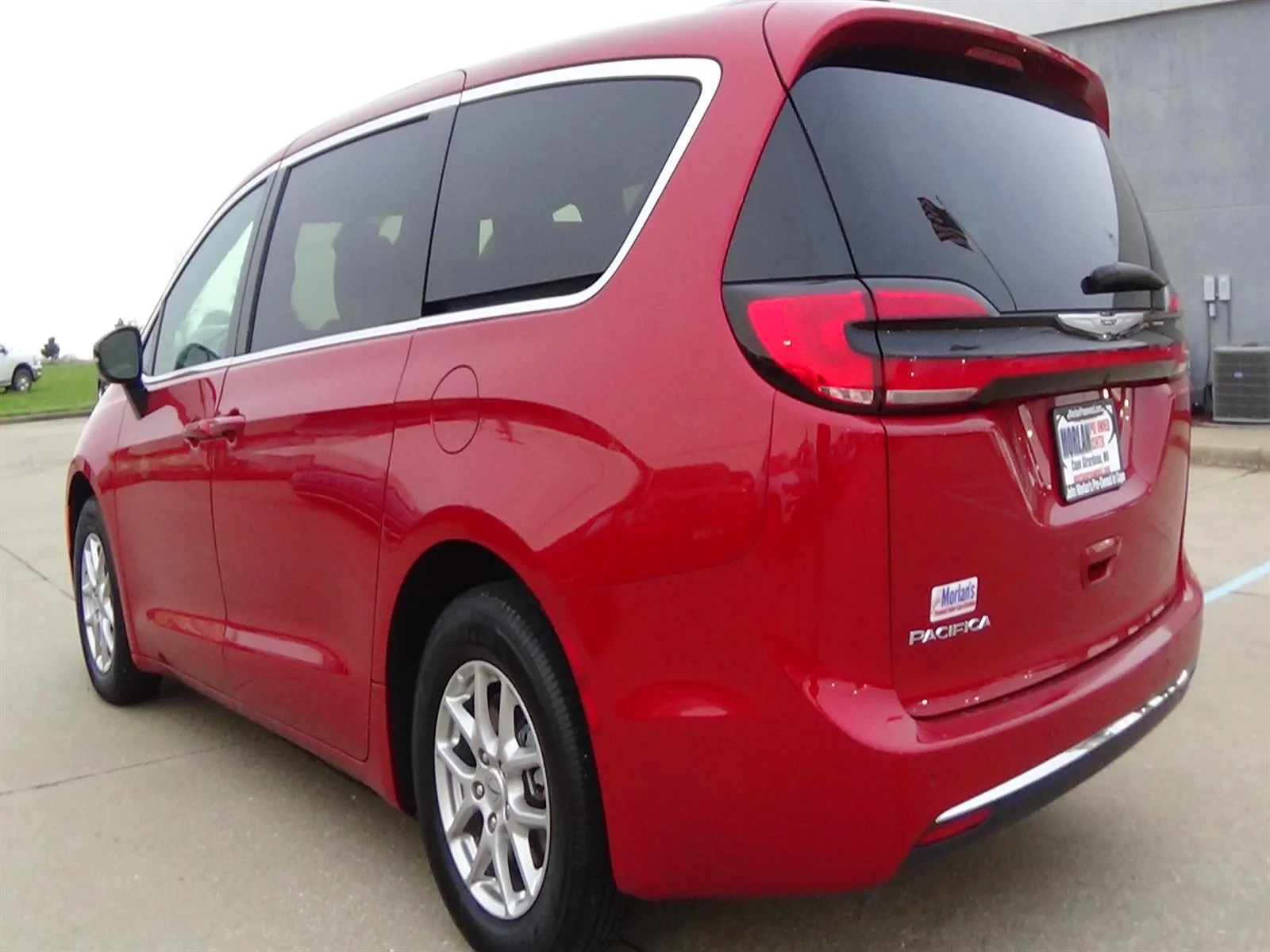 Used 2025 Red Hot Pearl Coat (pr6) Chrysler Select image 8