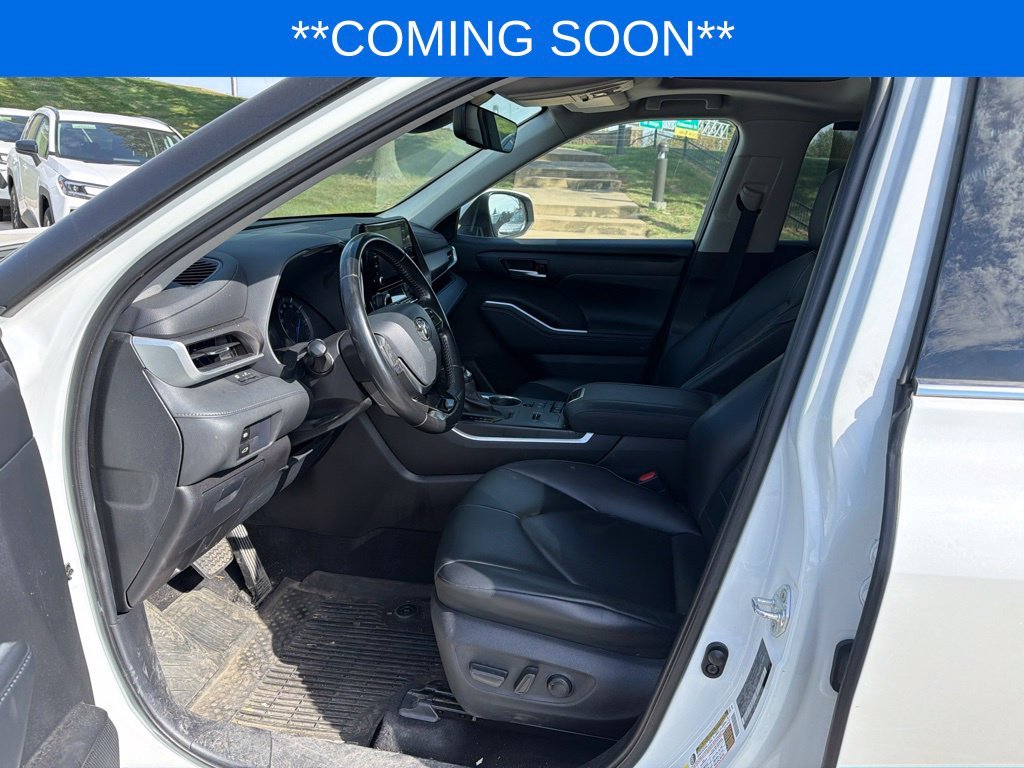 Used 2021 White Toyota XLE image 13