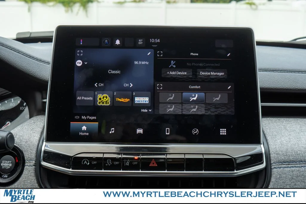 Certified Used 2023 Bright White Clearcoat Jeep Latitude image 19