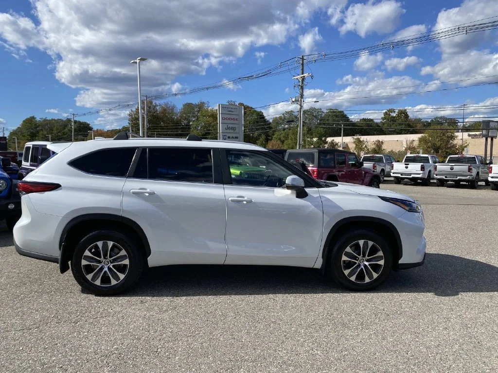 Used 2023 Beige Toyota XLE image 2