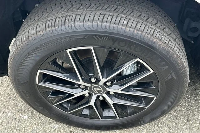 Used 2025 White Lexus 550 Premium+ image 4