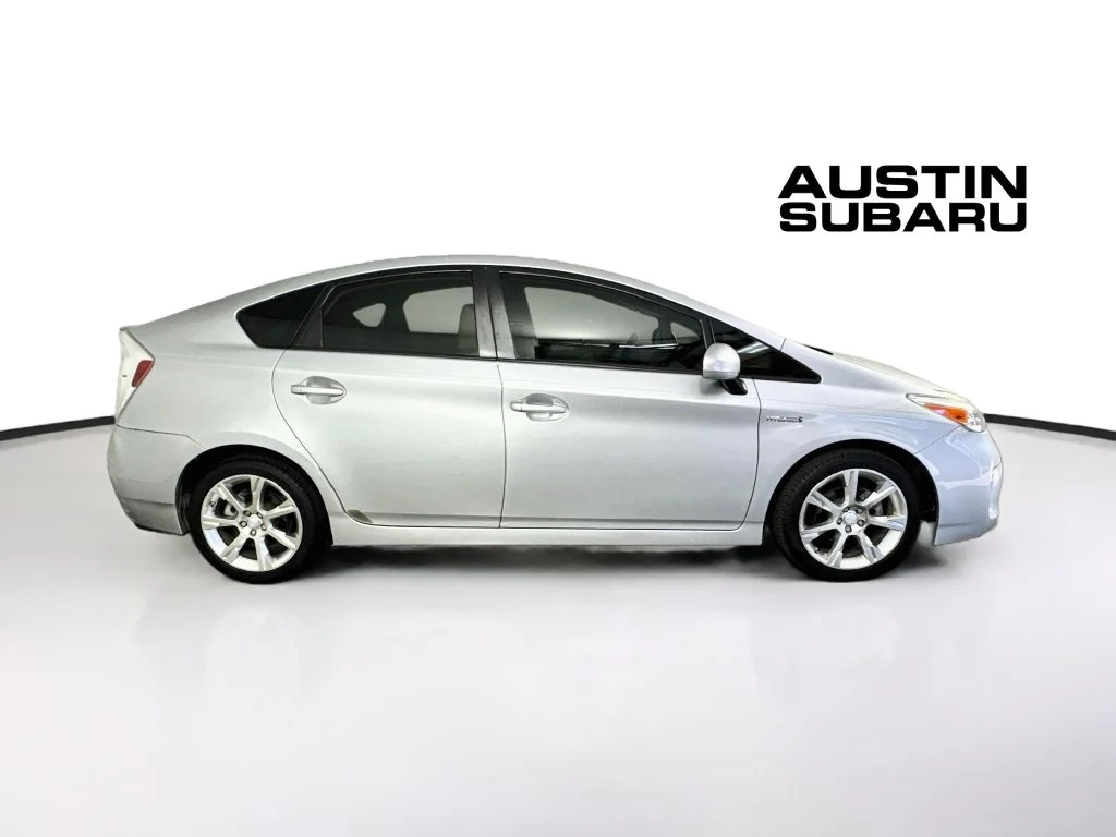Used 2014 Silver Toyota Three image 8