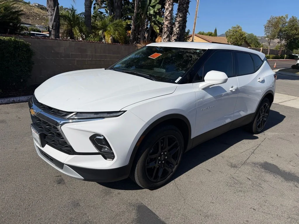 Used 2025 White Chevrolet LT image 6