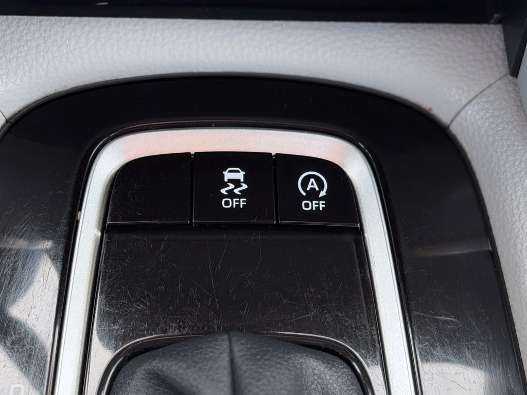 Used 2024  Toyota L image 17