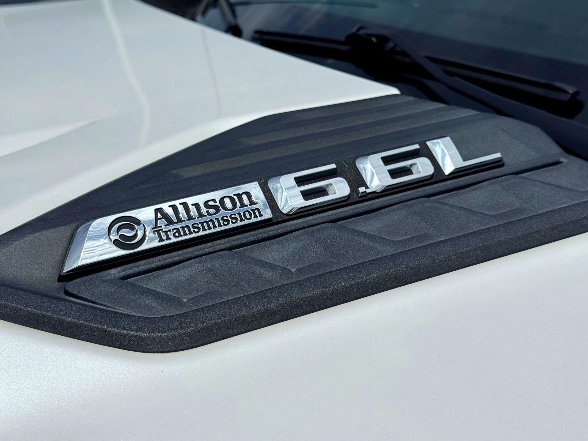Used 2024 Iridescent Pearl Tricoat Chevrolet LT image 3