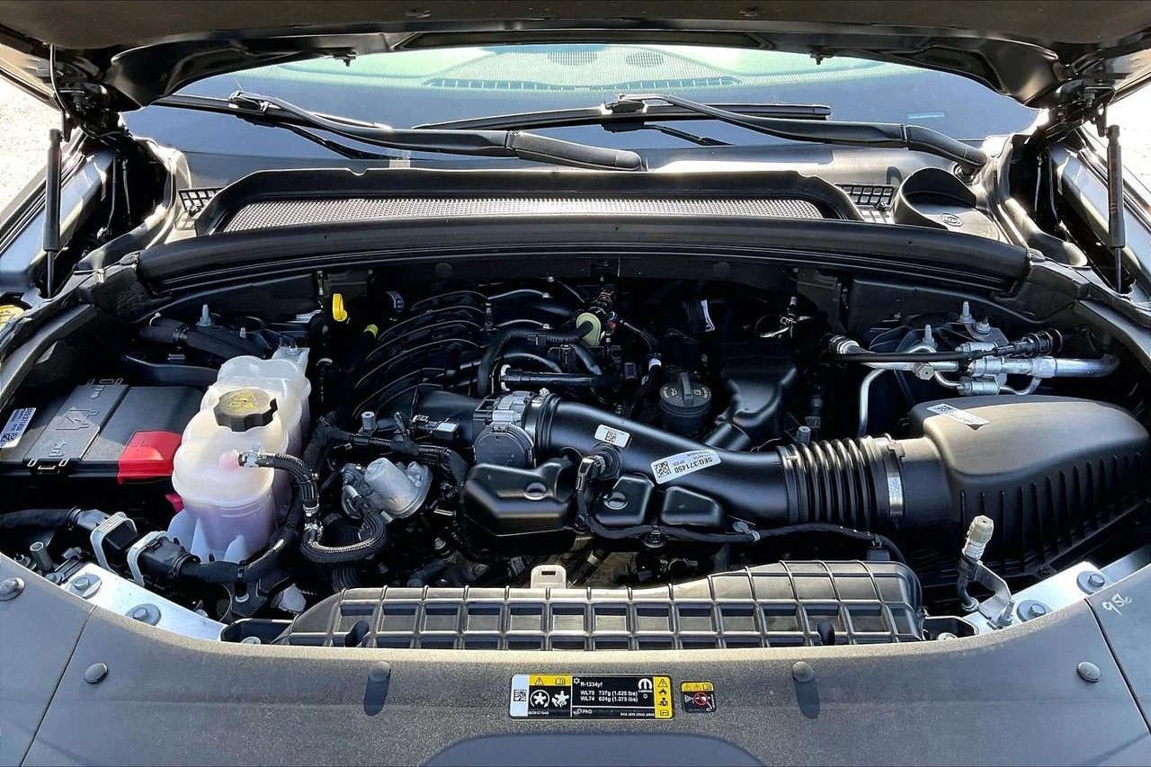 Certified Used 2023  Jeep Limited image 39