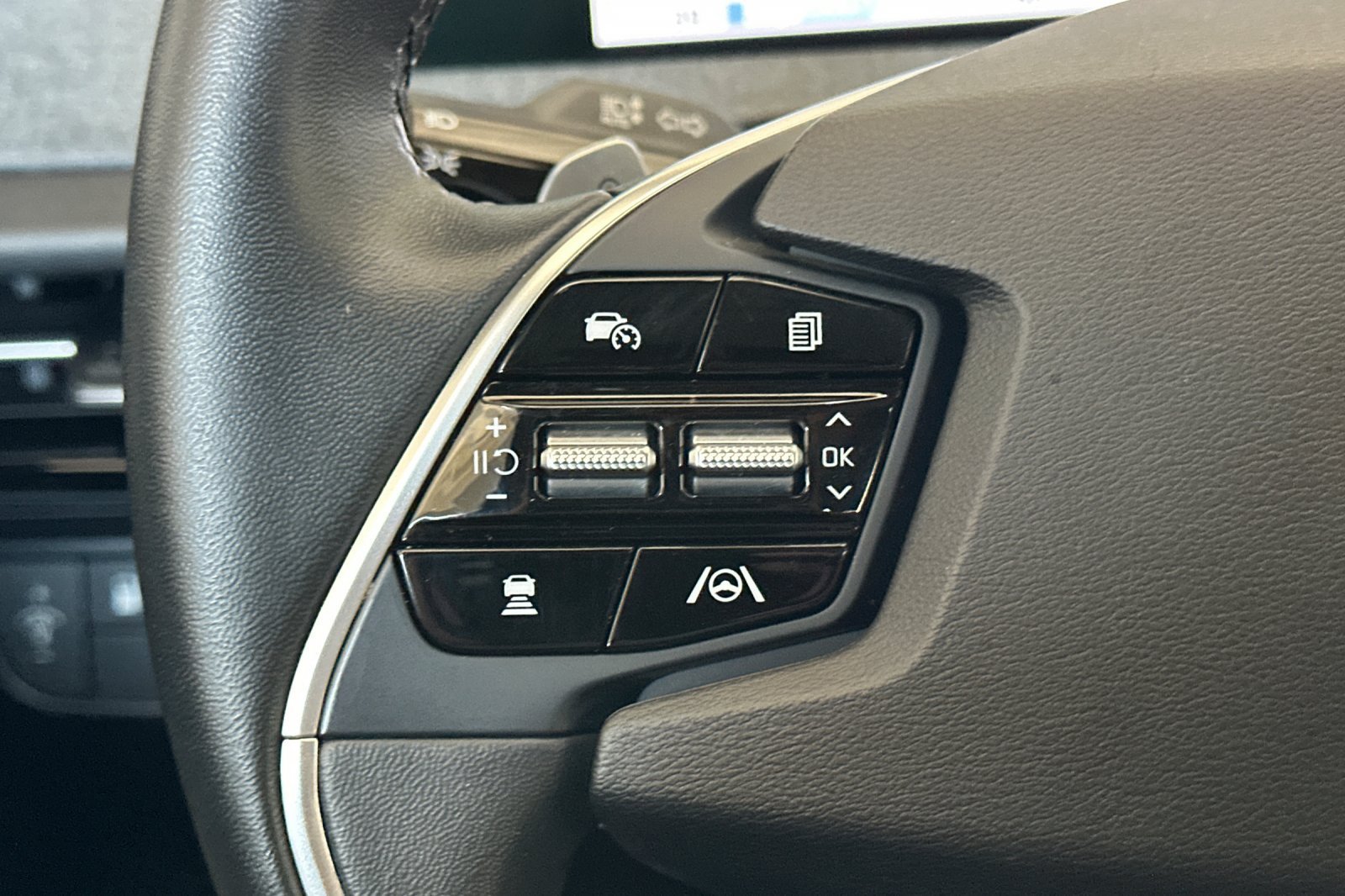 Used 2024 Blue Kia Light image 27
