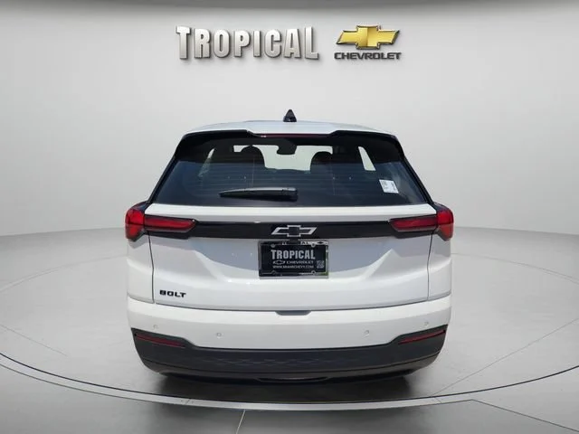 New 2027 Summit White Chevrolet LT image 4