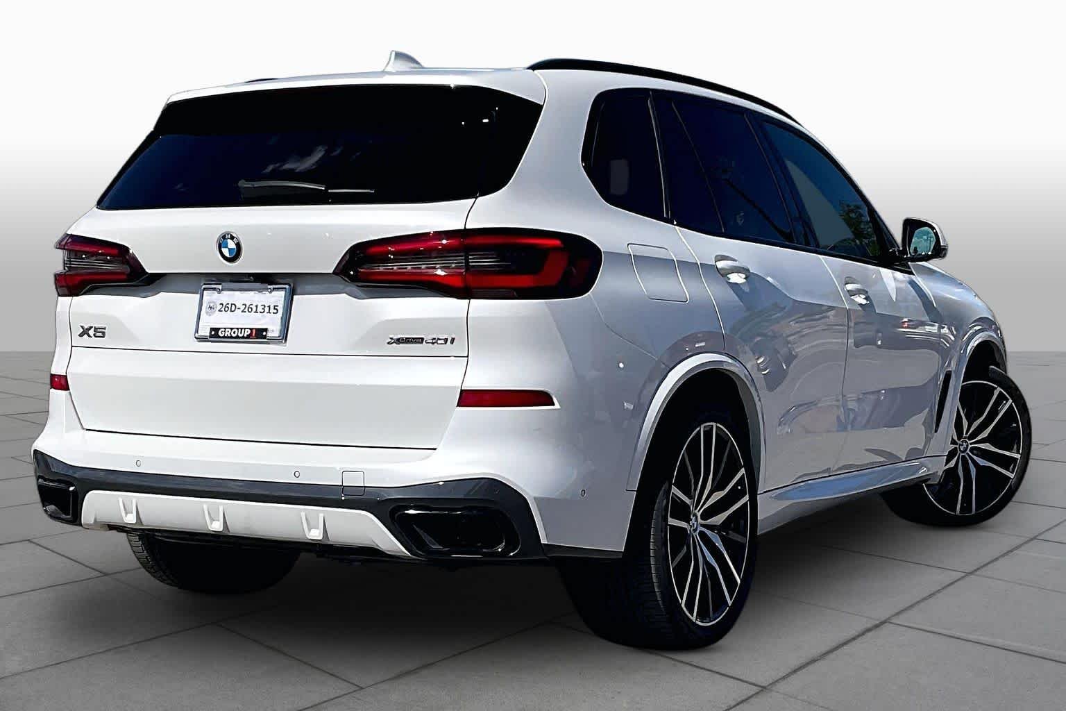 Used 2022 Mineral White Metallic BMW xDrive40i image 12