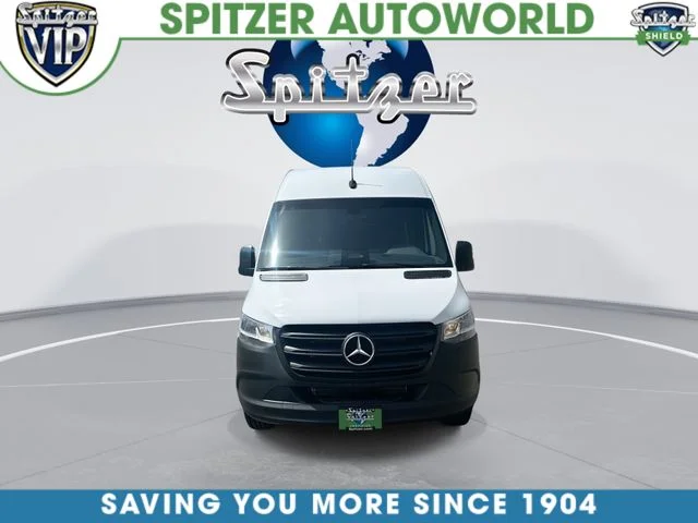 Used 2025 White Mercedes-Benz Cargo 170 WB image 3