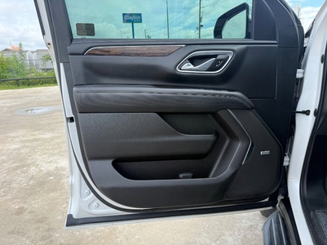 Used 2021 Iridescent Pearl Tricoat Chevrolet Premier image 22