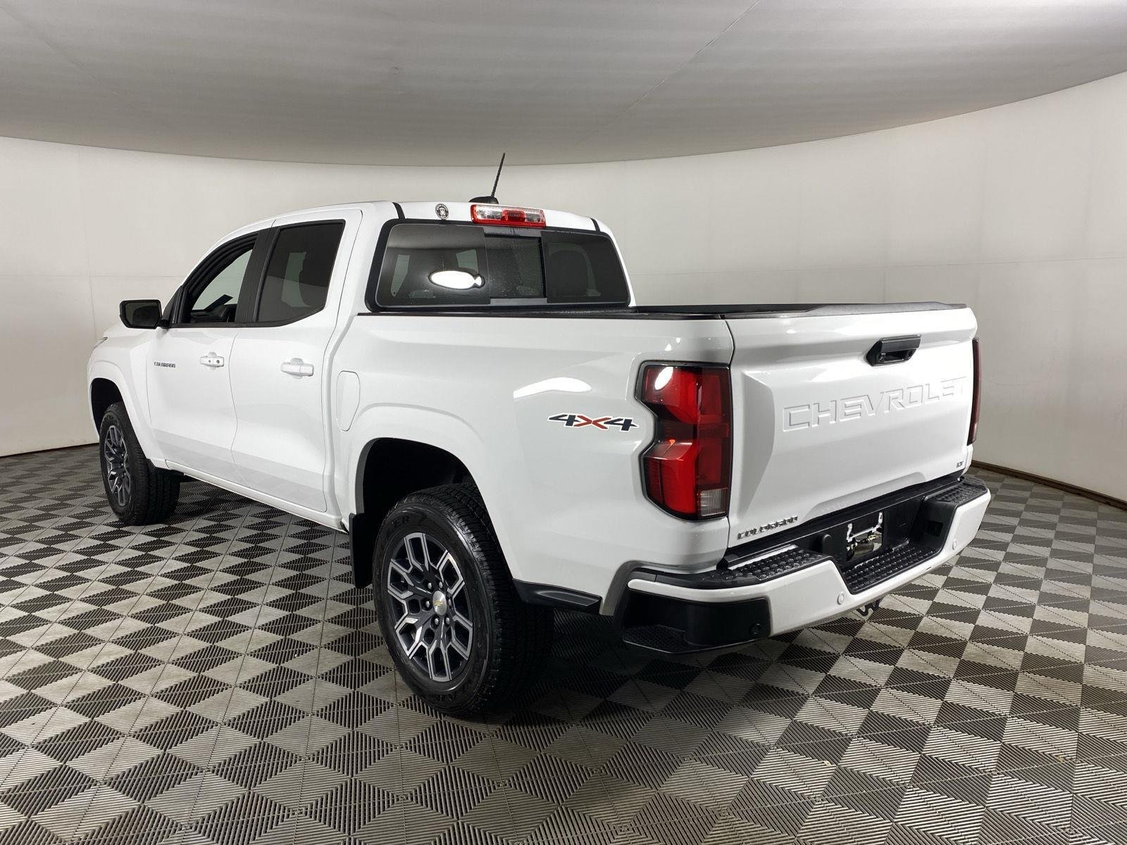Used 2023 Summit White Chevrolet 4WD LT image 5