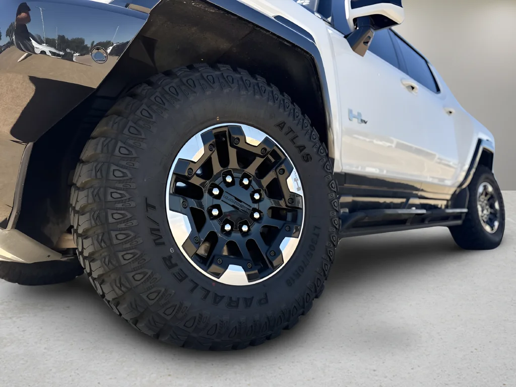 Used 2025 White GMC 3X image 28