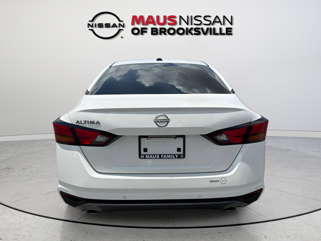 New 2026 White Nissan 2.5 SV image 7