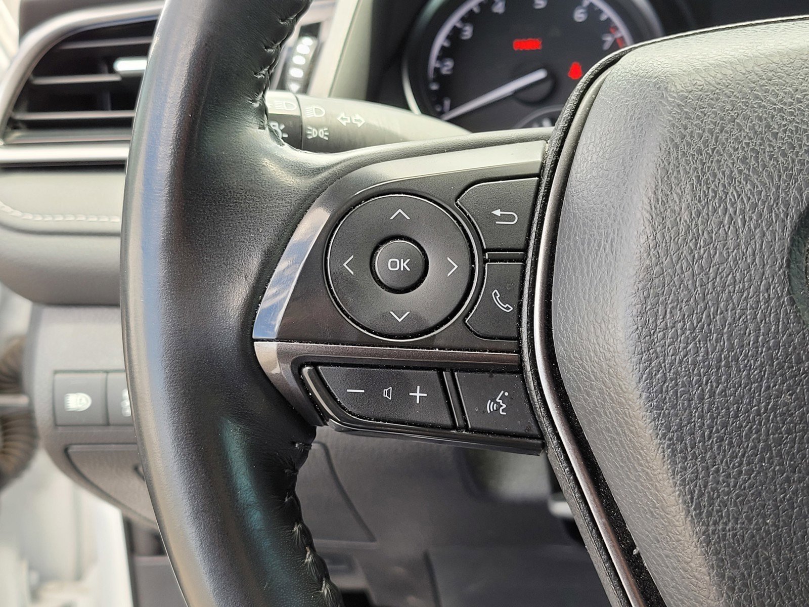 Used 2023 WHITE/BLK Toyota  image 23