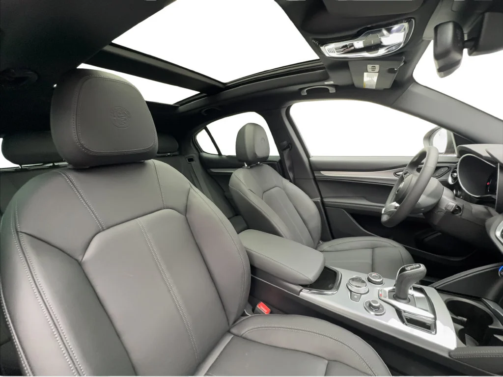 New 2026 Red Alfa Romeo Base image 36