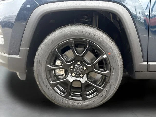 New 2026 Fathom Blue Pearl-Coat Exterior Paint Jeep Latitude image 24