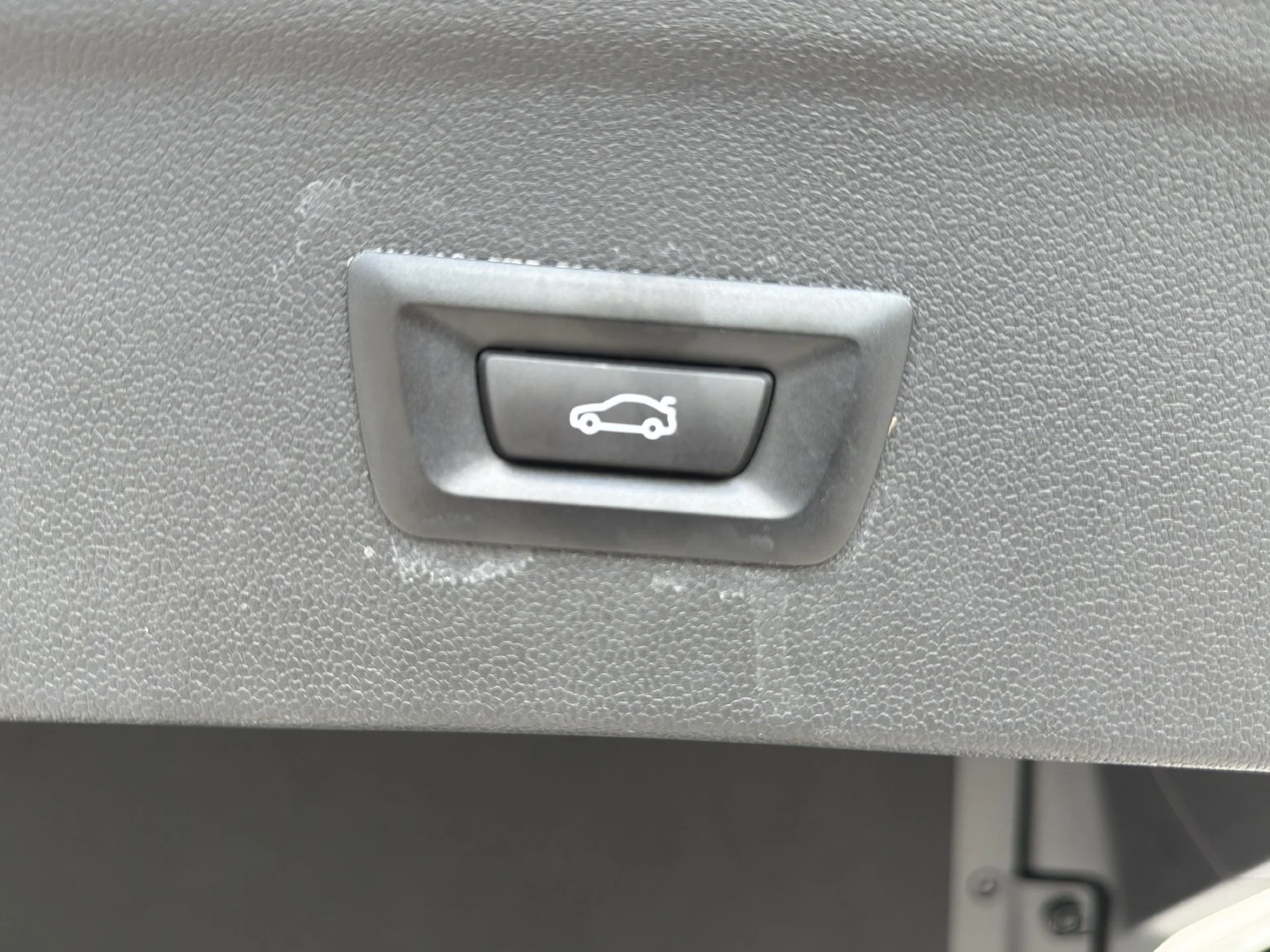 Certified Used 2025 White BMW M60 image 13