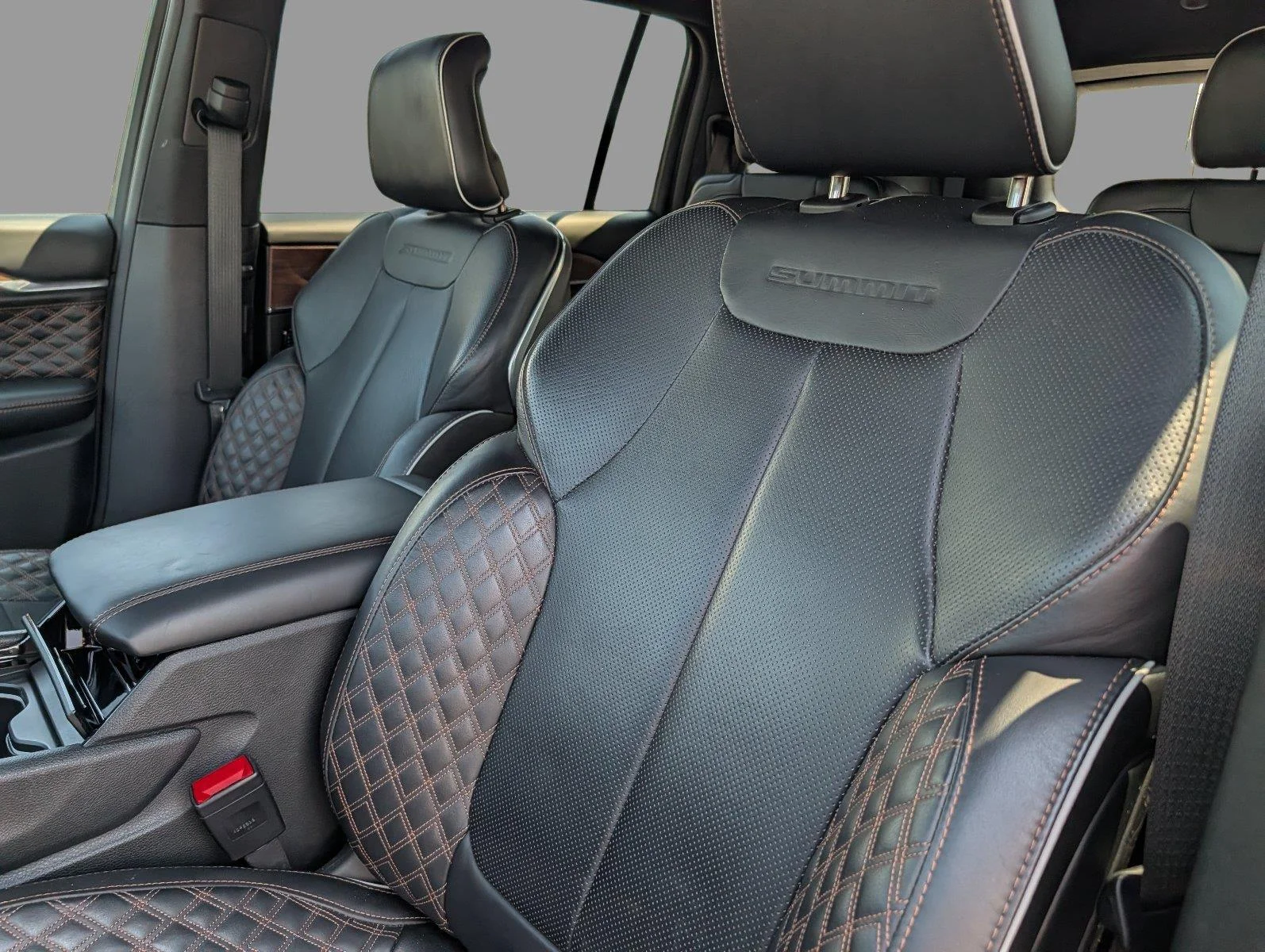 Used 2025 Diamond Black Crystal Pearlcoat Jeep Summit image 12