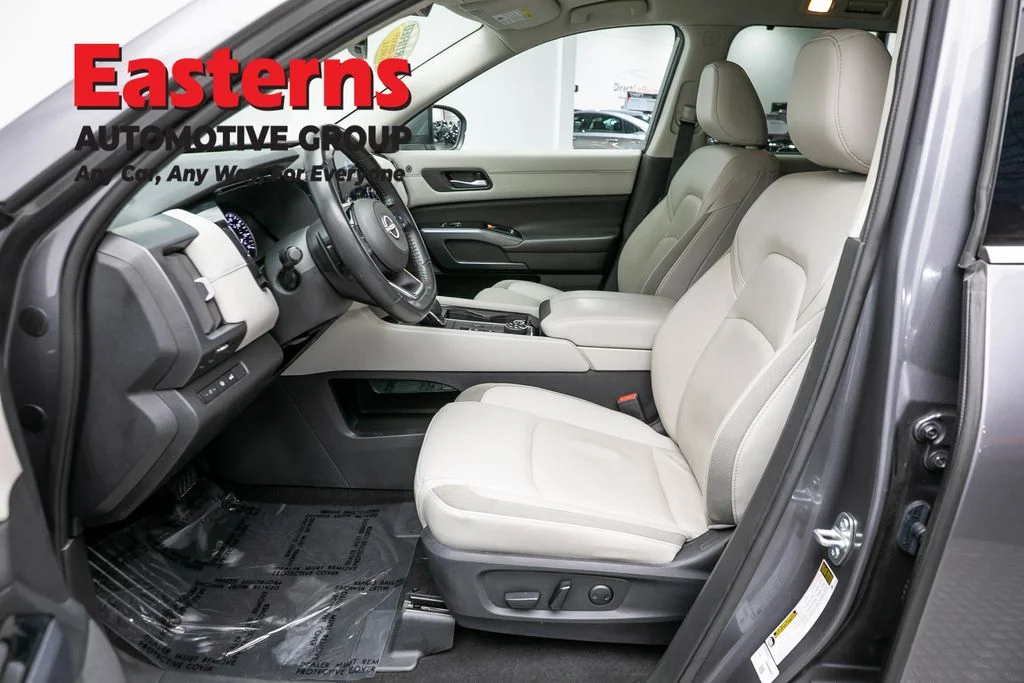 Used 2023 Gray Nissan SL image 13
