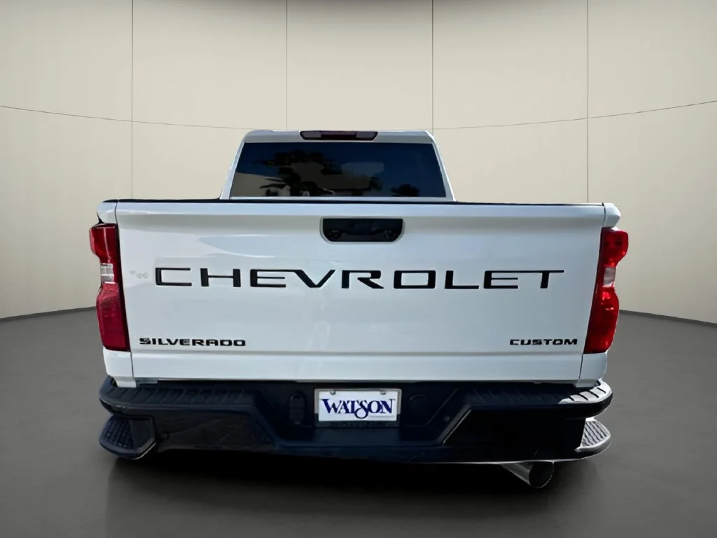 New 2026 Summit White Chevrolet Custom image 4