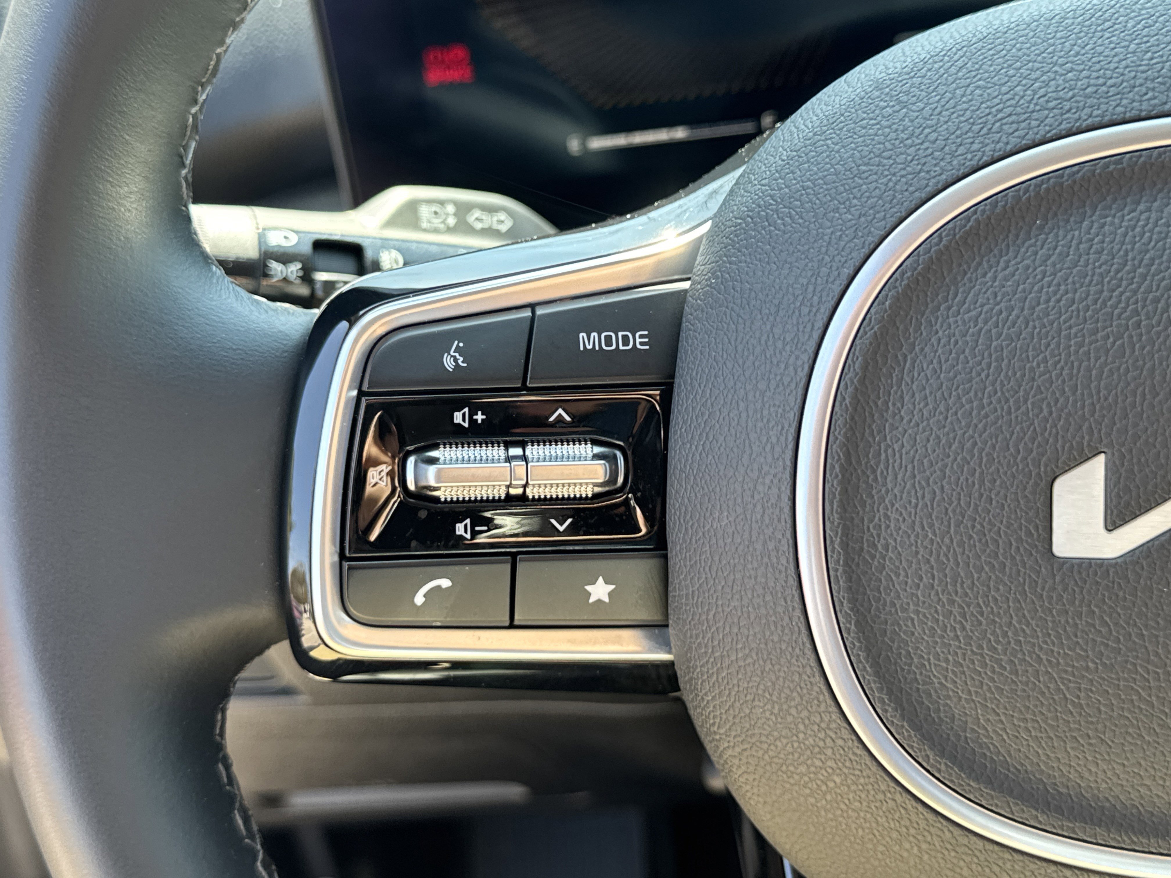 Certified Used 2025 Wolf Gray Kia EX image 25