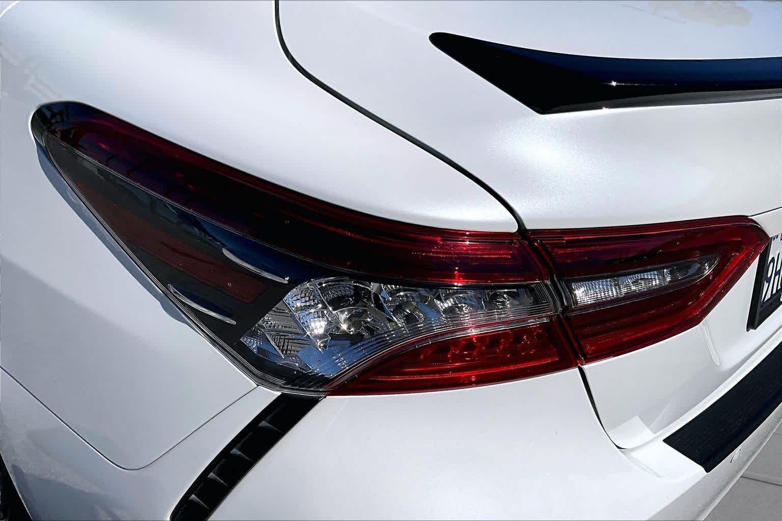 Used 2023 Wind Chill Pearl/Midnight Black Metallic Toyota Hybrid XSE image 27