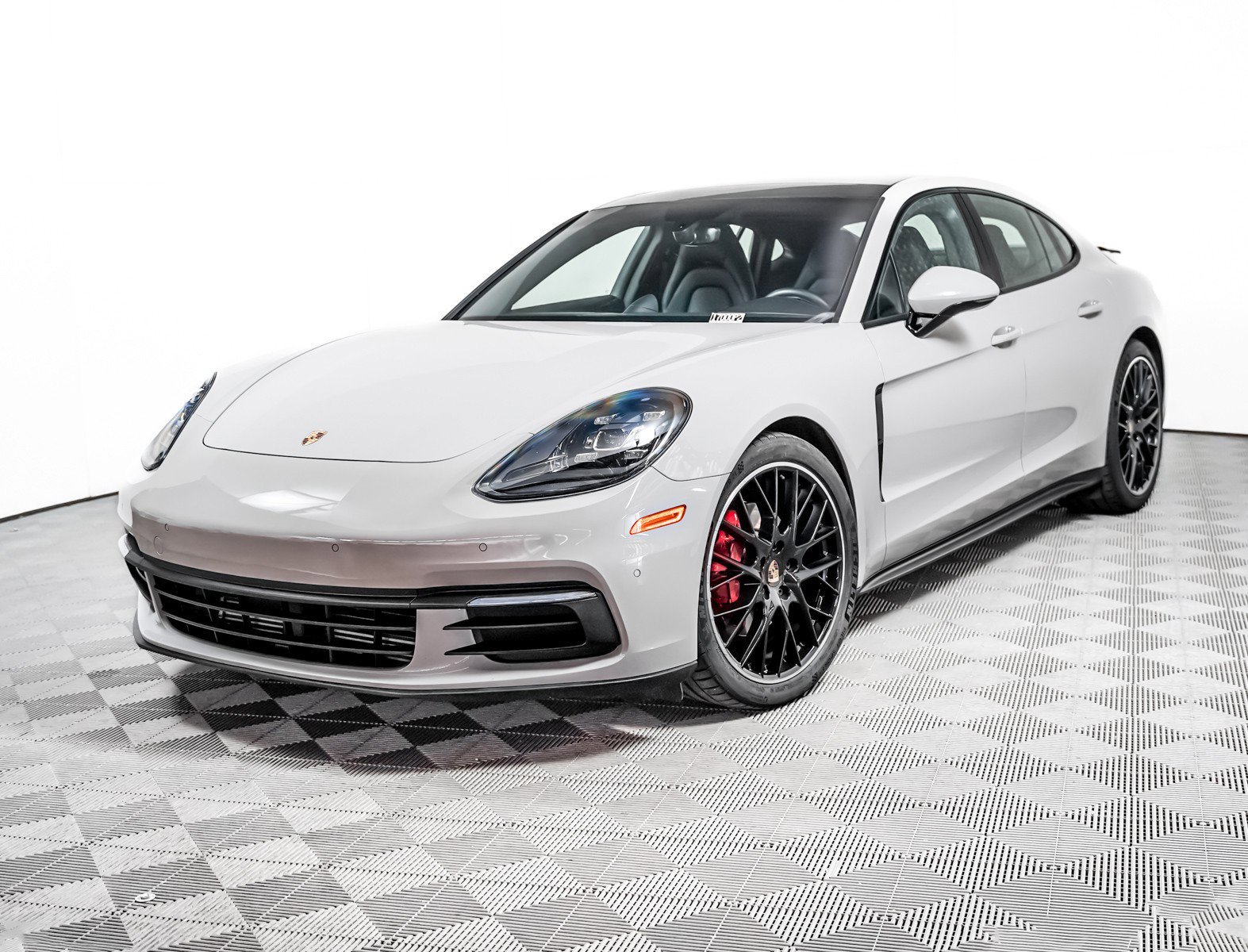 2020 Porsche Panamera 4's photo