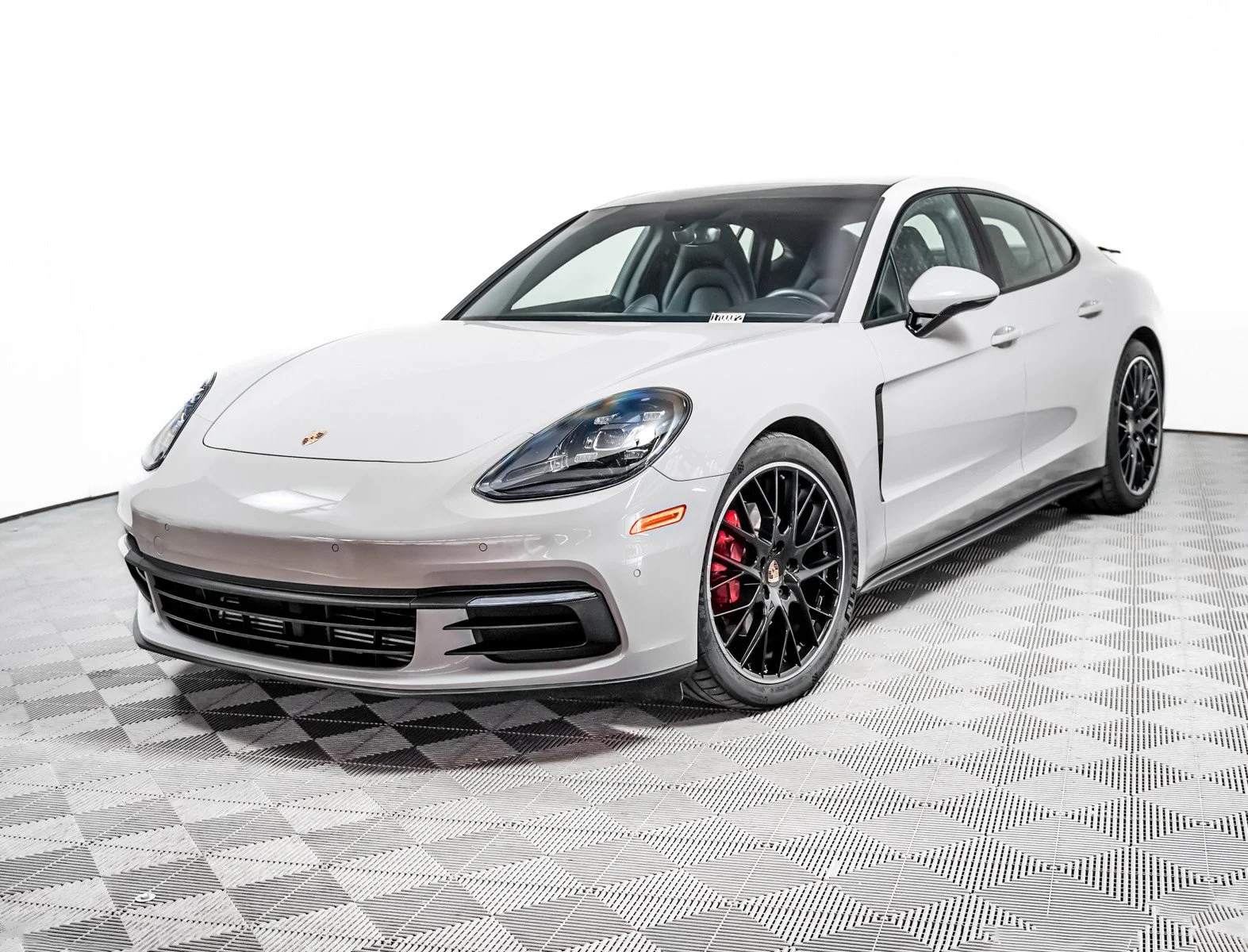 2020 Porsche Panamera 4's photo