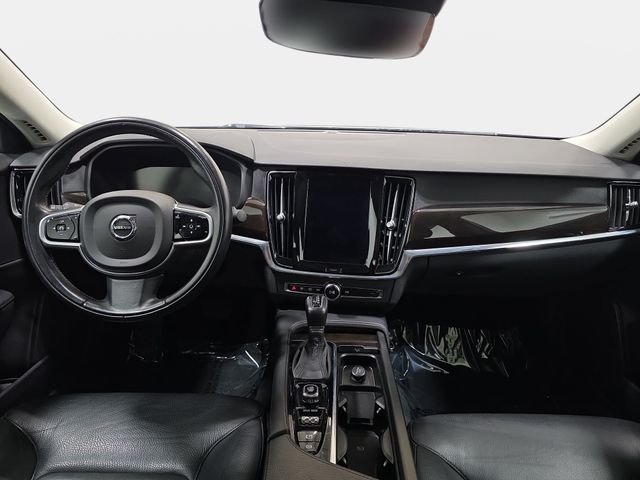 Used 2018 Gray Volvo T5 Momentum image 10