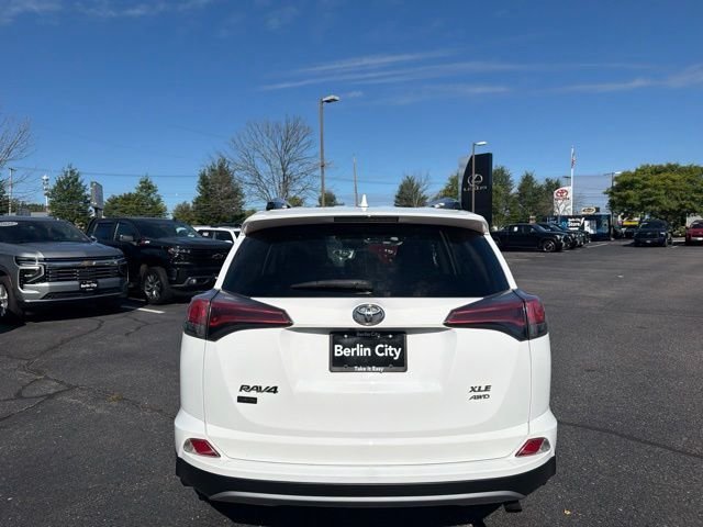 Used 2018 Super White Toyota XLE image 4