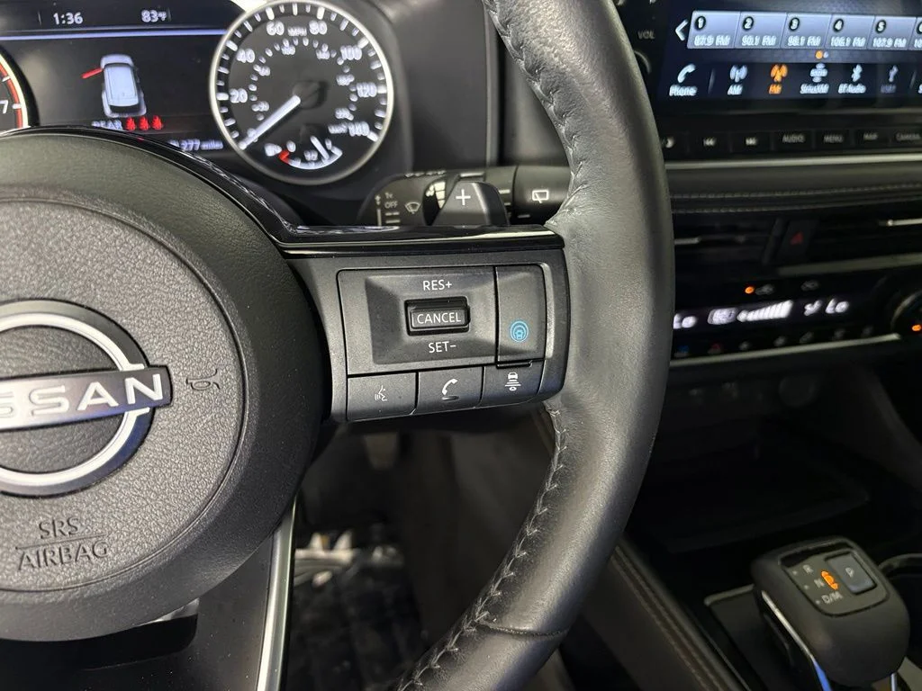 Used 2022 White Nissan SL image 21