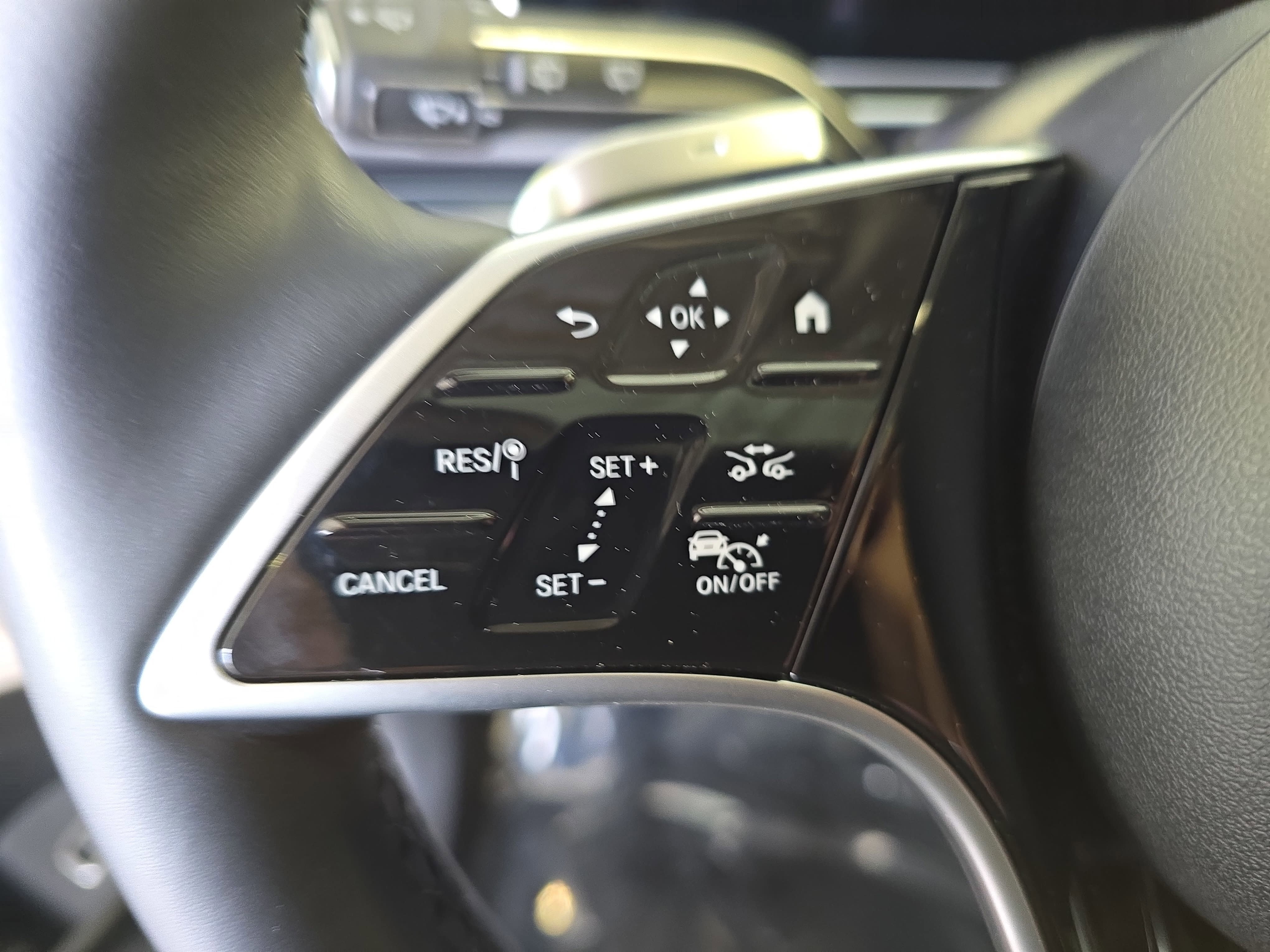 New 2026 MANUFAKTUR Moonlight White Metallic Mercedes-Benz GLE350 image 18