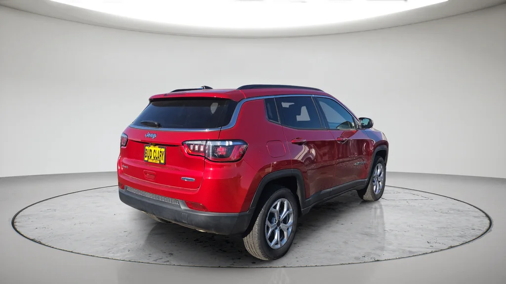 Used 2025 Red Jeep Latitude image 17