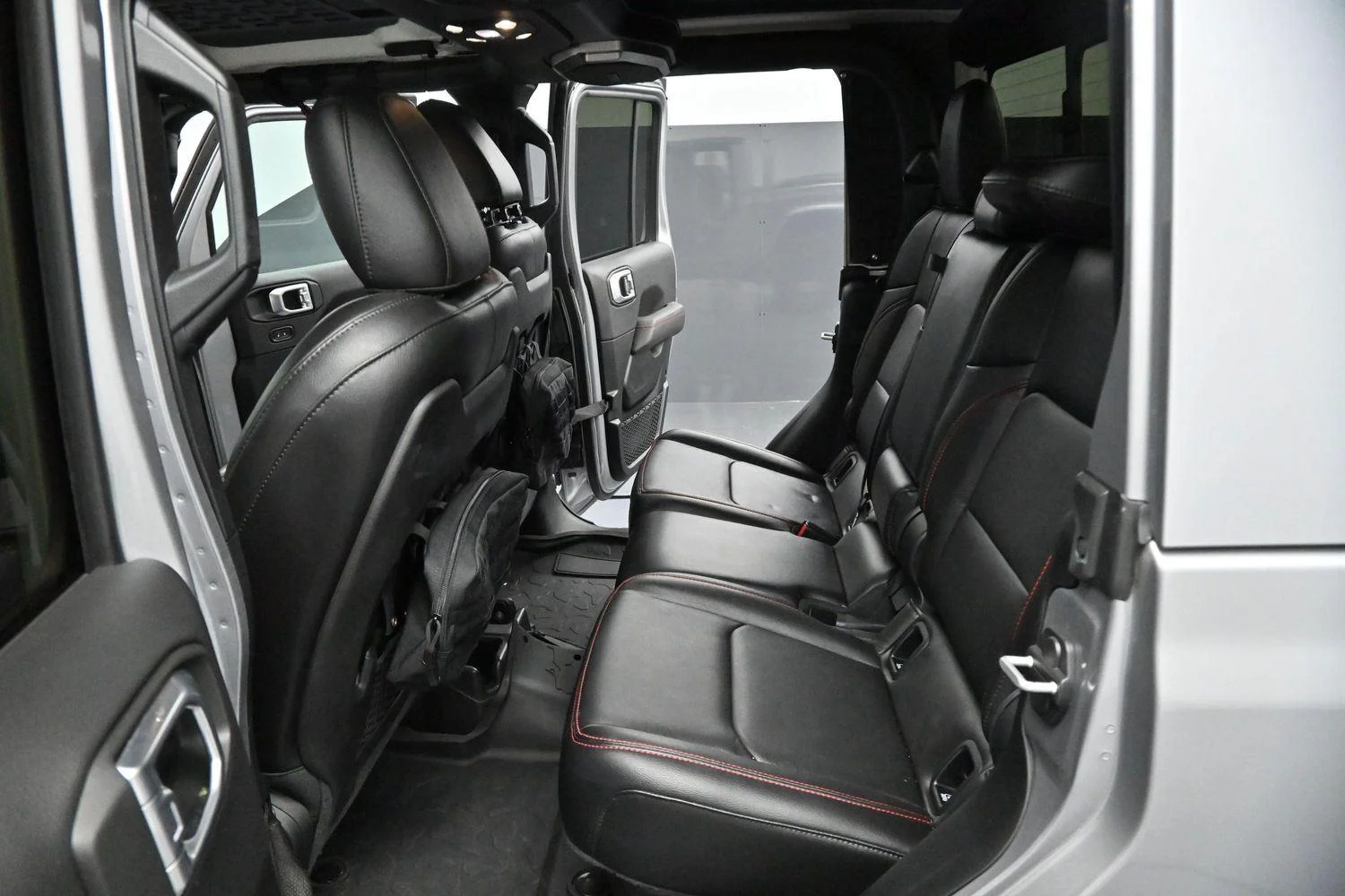 Used 2020 Billet Silver Metallic Clearcoat Jeep Rubicon image 33
