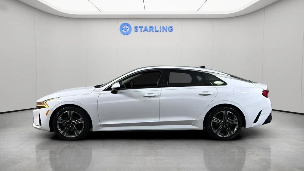 Used 2022 White Kia EX image 3
