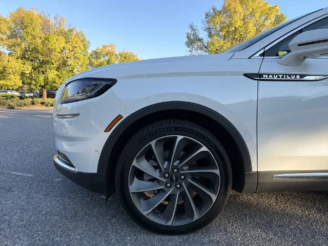 Used 2023 White Lincoln Reserve image 10