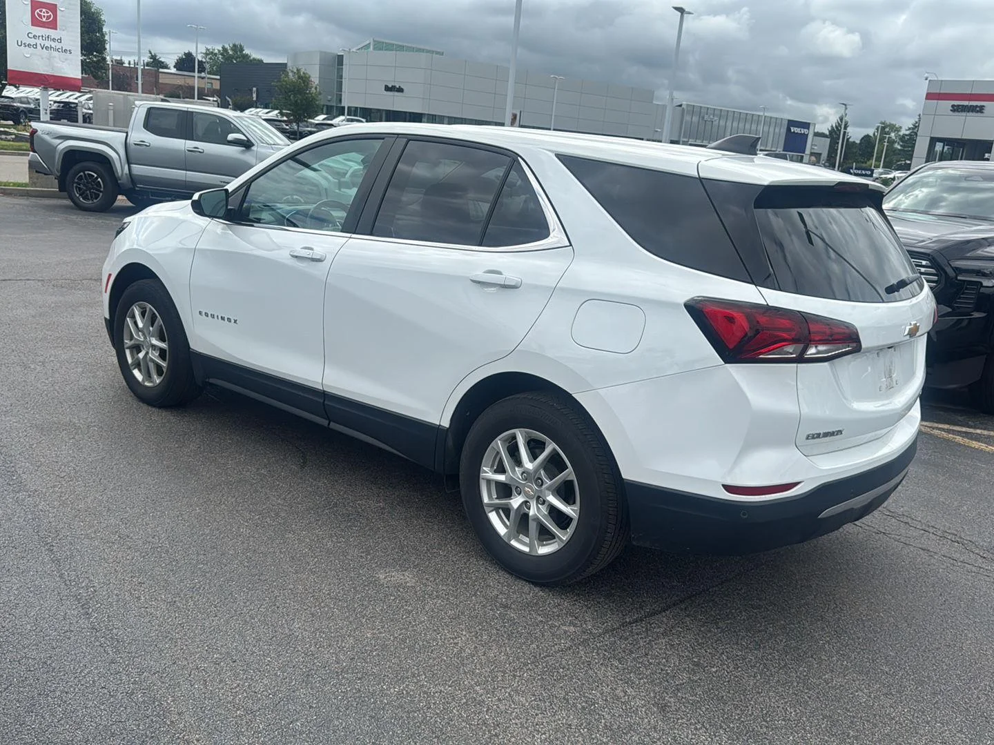 Used 2024 Summit White Chevrolet LT image 4