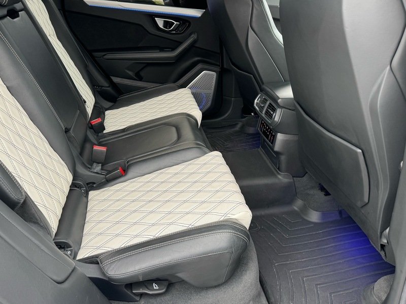 Used 2019  Lamborghini Base image 51