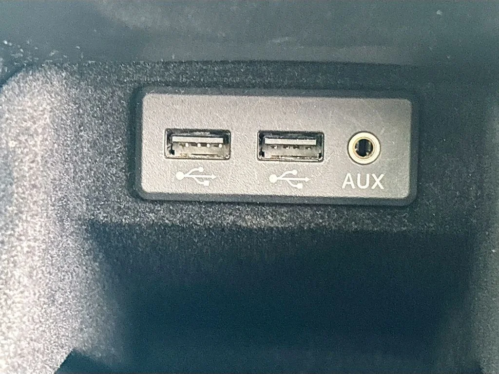 Used 2016 Black Nissan Platinum image 22