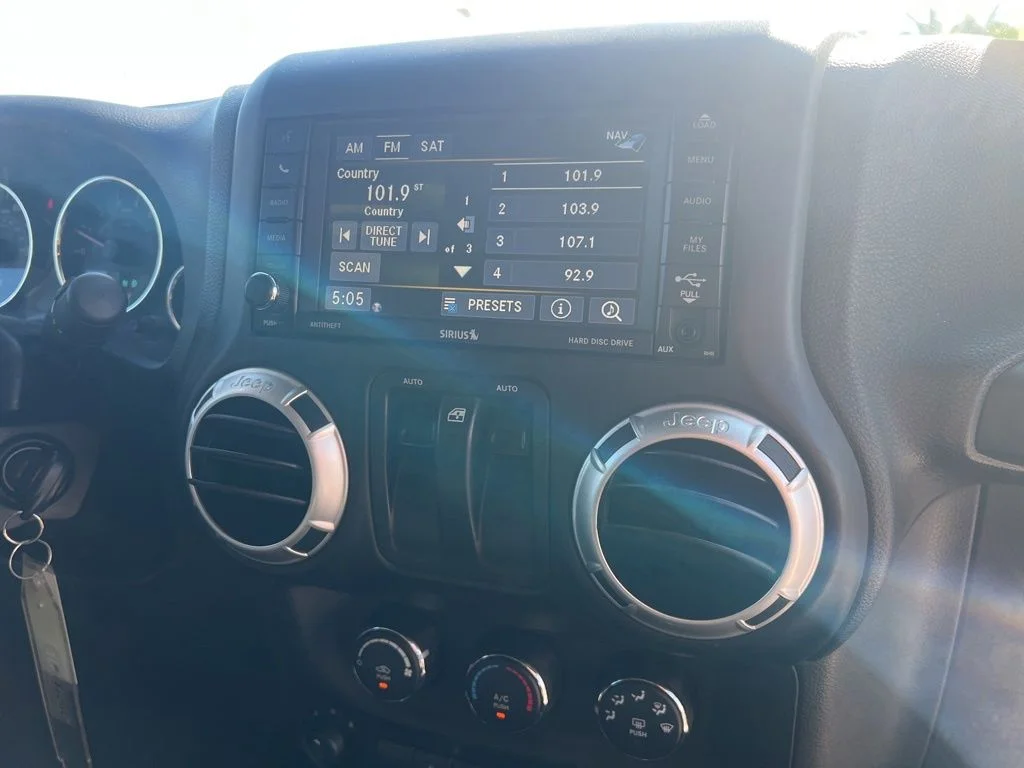Used 2015 Black Jeep Sahara image 36