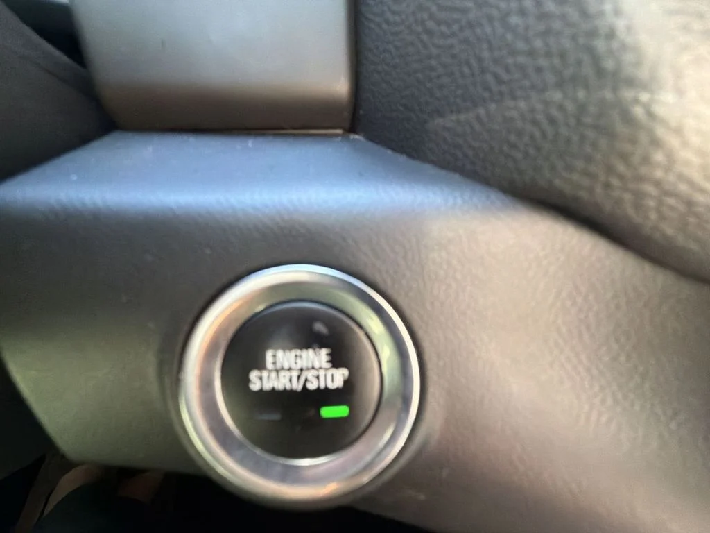 Used 2021 Silver GMC SLT image 17