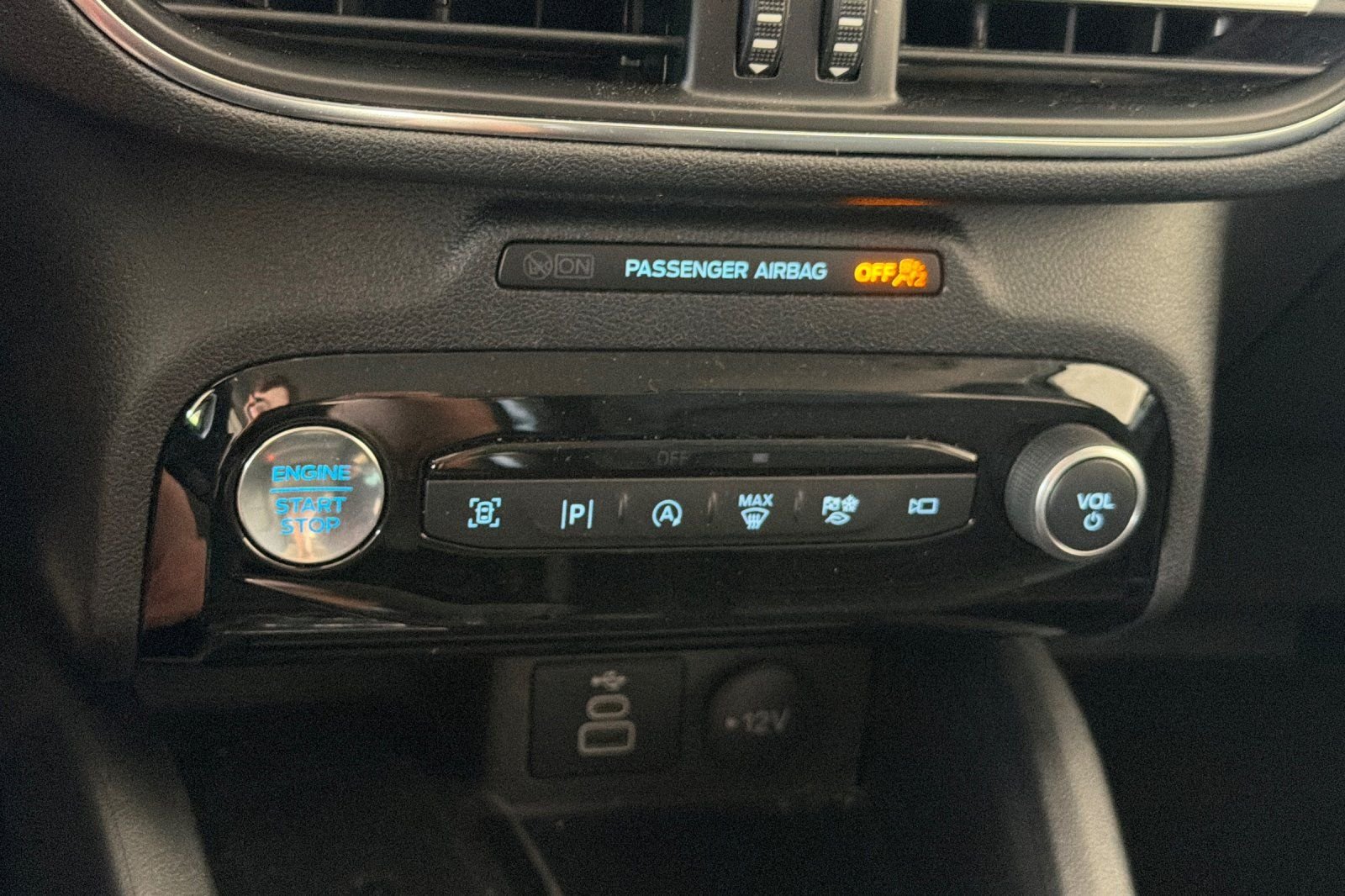 Used 2024  Ford Platinum image 23